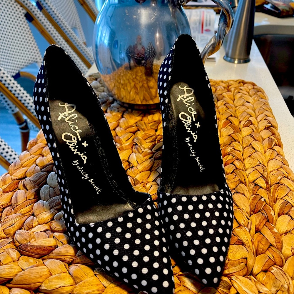 Alice and Olivia Blk and White Polka dot heels. Size 6.5 Excellent condition.